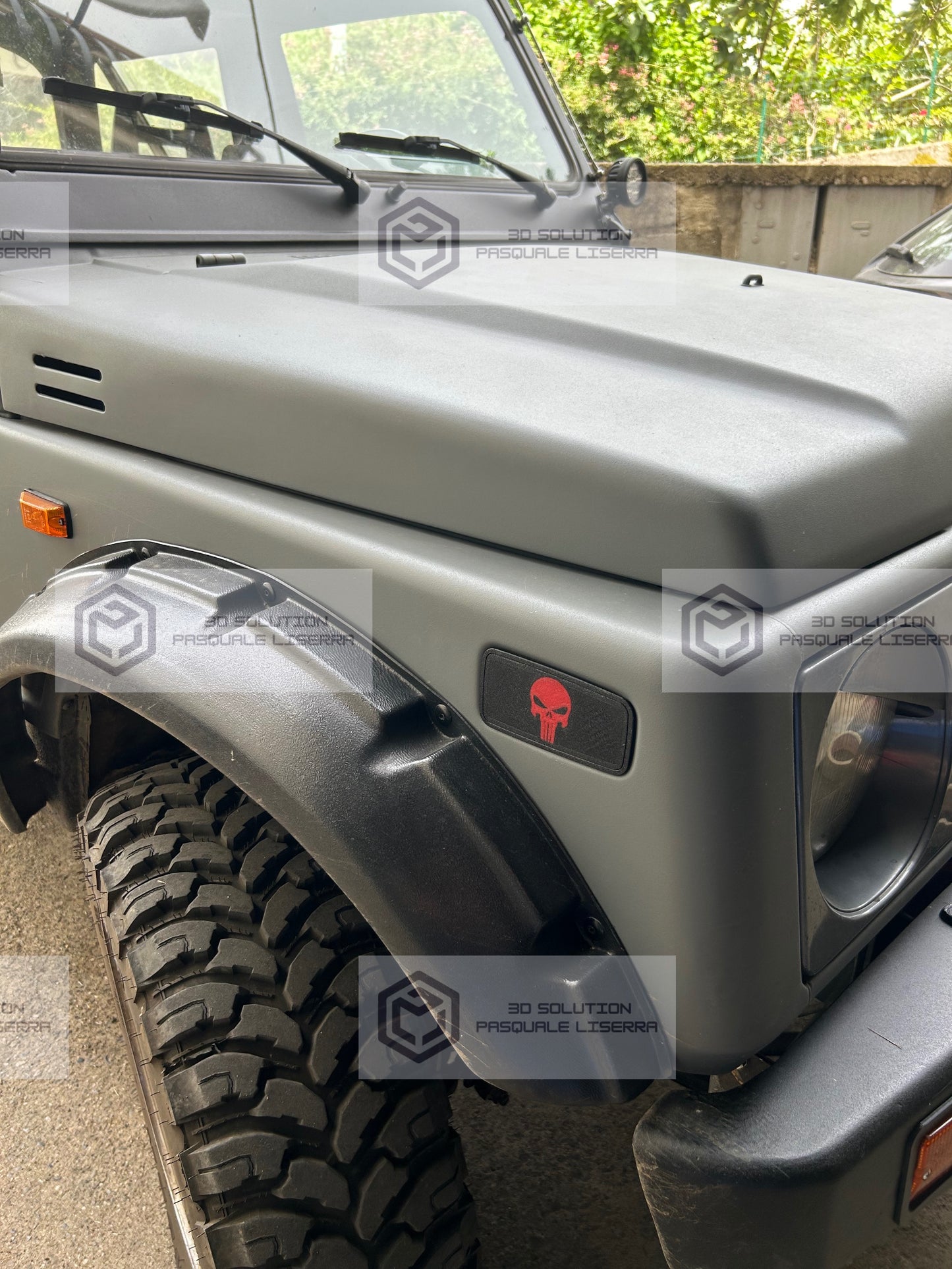 Coppia (2) di targhette laterali con logo "Punisher" per Suzuki Samurai