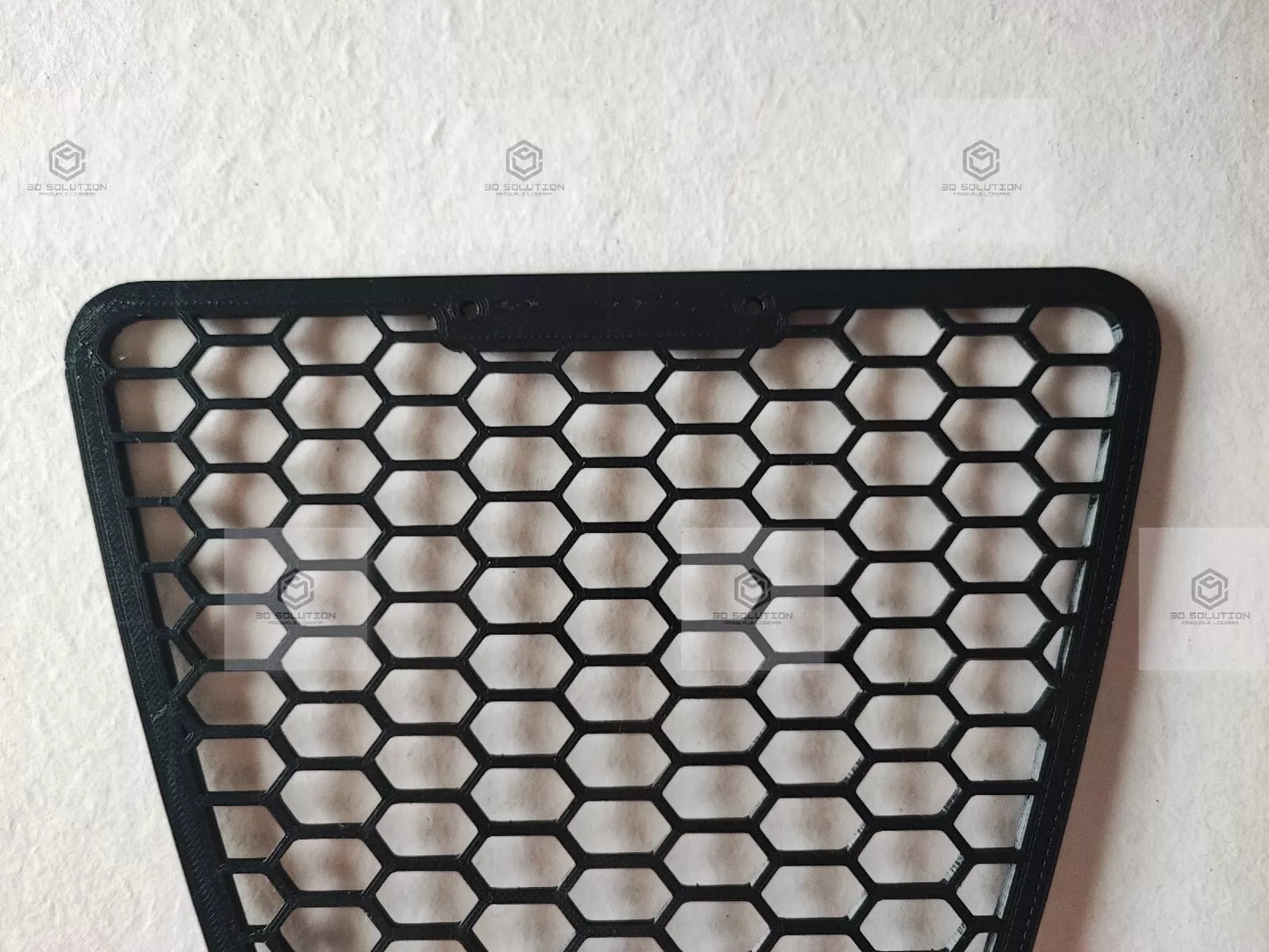 Griglia a nido d'ape per alfa romeo GT consente di mantenere la V cromata