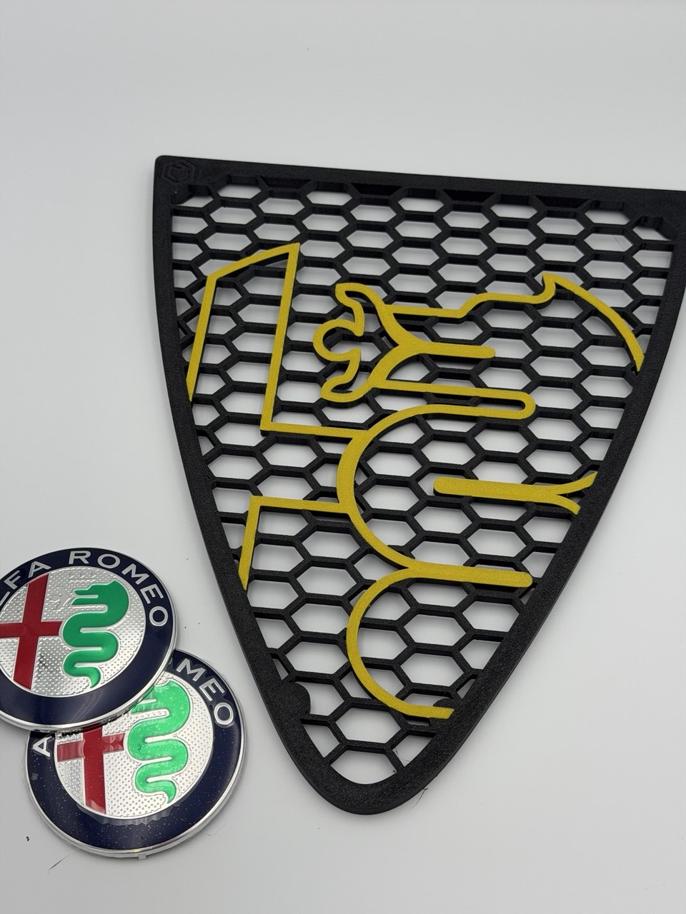 Griglia Anteriore A Nido D'Ape Per Alfa Romeo 147 2ª Serie (2004-2011) con biscione stile junior