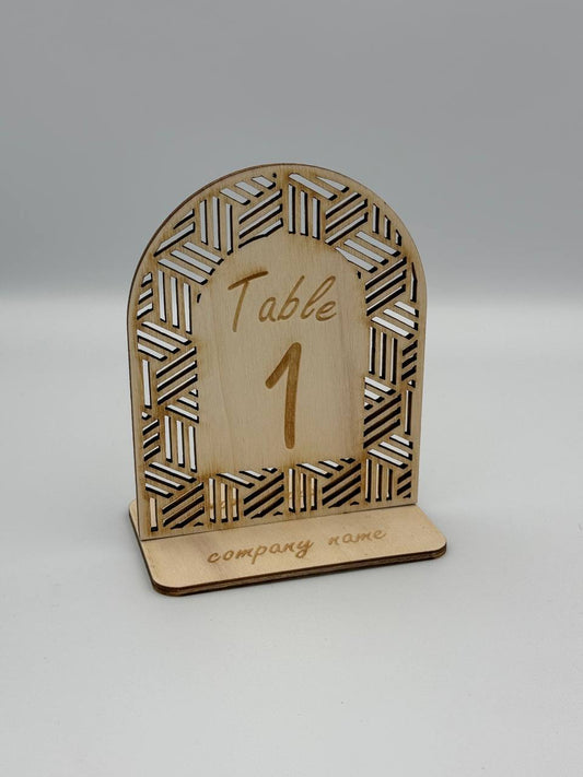 Segnatavolo in legno inciso – Design elegante personalizzabile