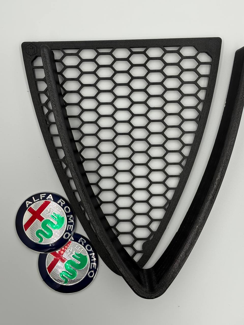 Alfa Romeo 147-Griglia a nido d'ape + bordo a V