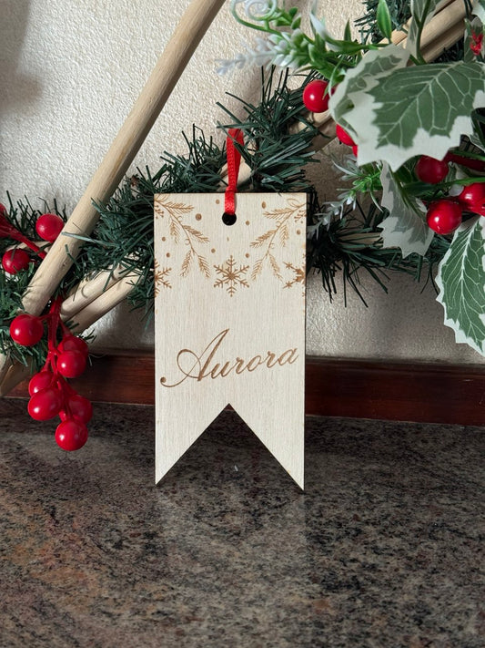Pallina natalizia in legno con nome inciso – targhetta personalizzata
