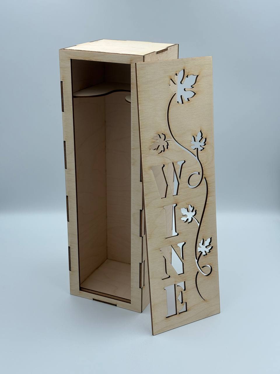 Scatola Porta Vino in Legno con Scritta WINE Intagliata – Idea Regalo Elegante per Bottiglia