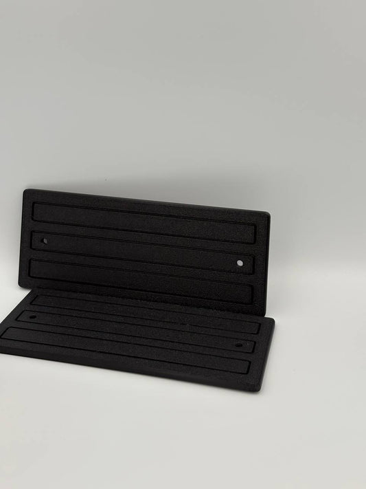 Coppia targhette laterali nere – modanature arco