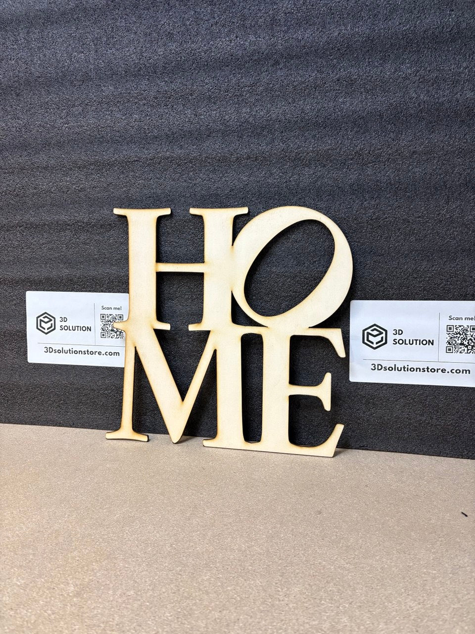 Scritta “HOME” in Legno di Pioppo – Fatta per scaldare ogni ambiente