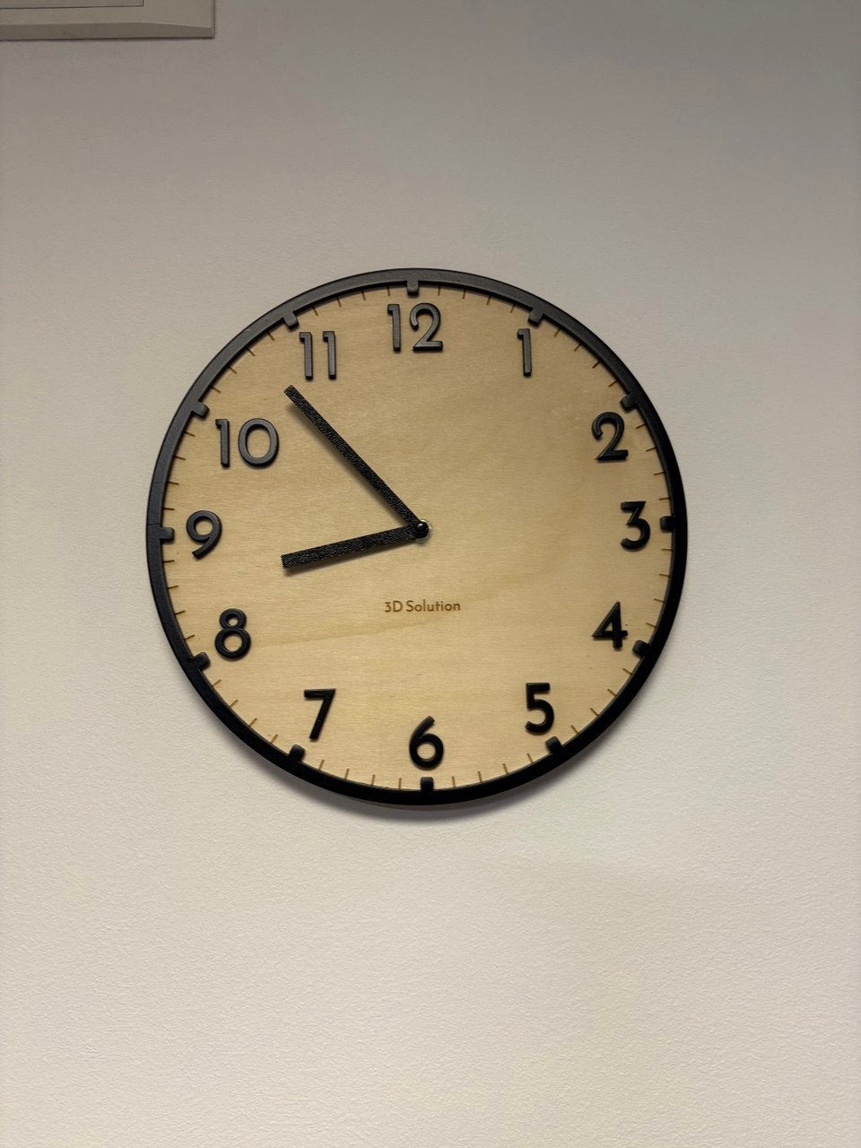 Orologio in Legno Minimal – Semplicità e Raffinatezza