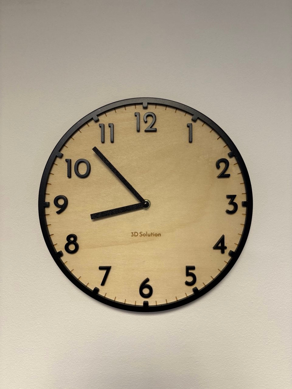 Orologio in Legno Minimal – Semplicità e Raffinatezza