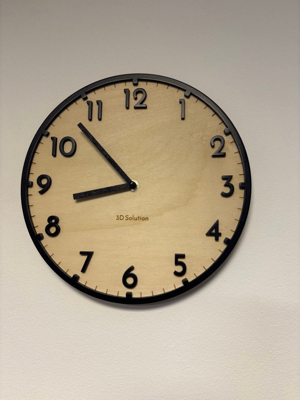 Orologio in Legno Minimal – Semplicità e Raffinatezza