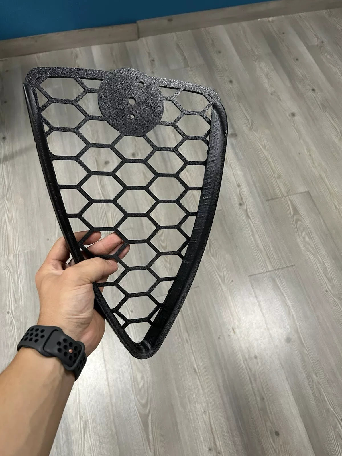 Griglia a nido LARGO d'ape con cornice a "V" per Alfa Romeo MiTo (2008-2015)