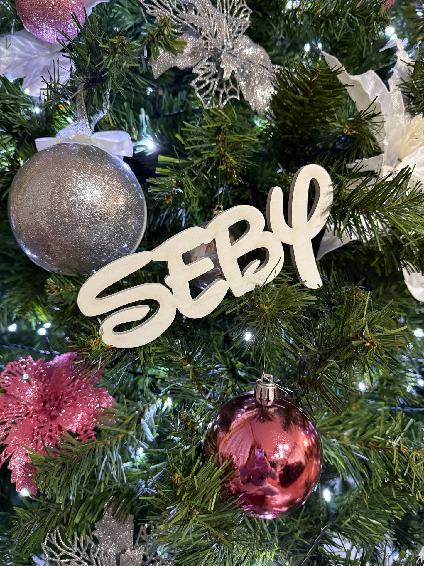 Nome personalizzato in legno 8 mm – Decorazione per albero di Natale e cameretta – Scritta in legno bianco – Idea regalo personalizzata