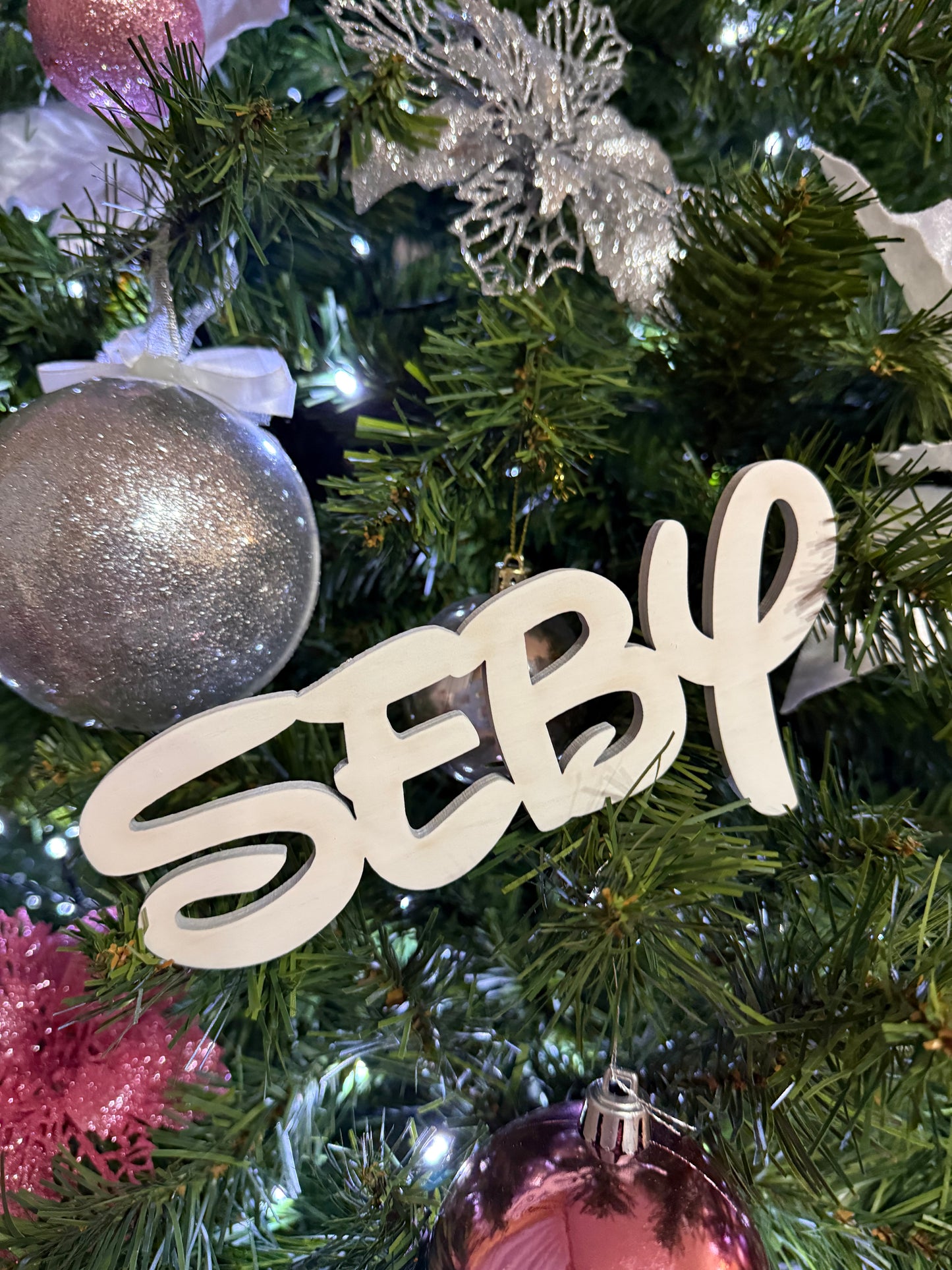 Nome personalizzato in legno 8 mm – Decorazione per albero di Natale e cameretta – Scritta in legno bianco – Idea regalo personalizzata