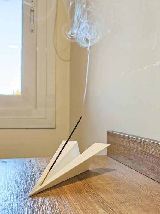 Porta Incenso – Design Aeroplanino di Carta