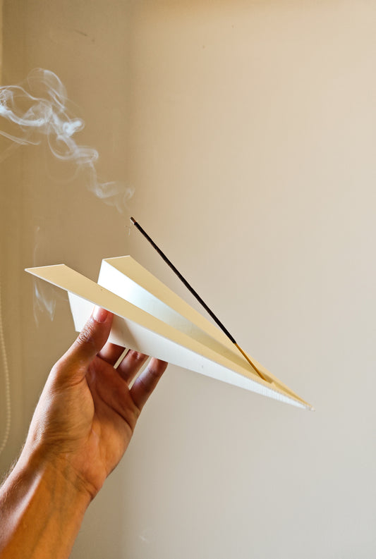 Porta Incenso – Design Aeroplanino di Carta
