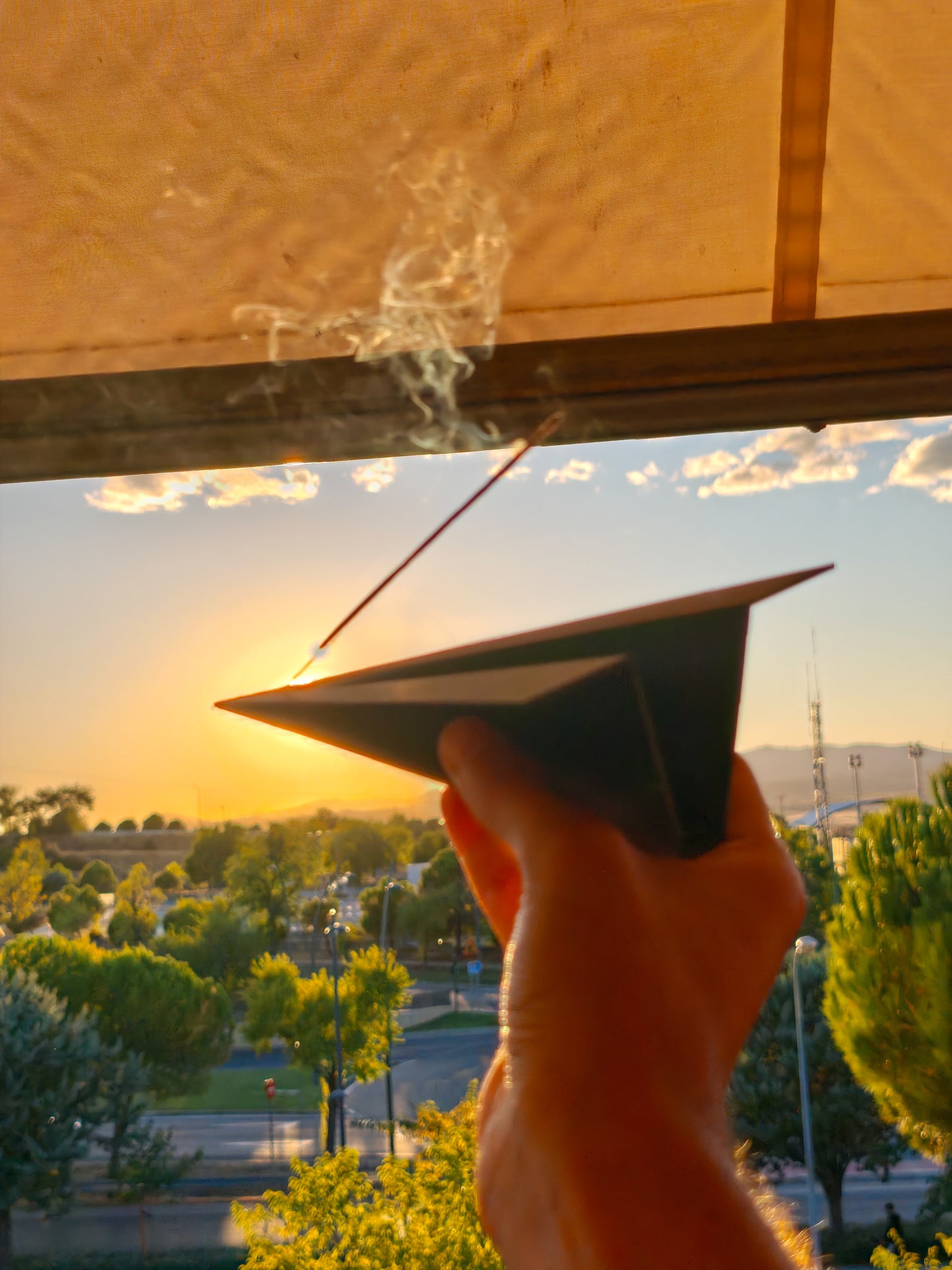 Porta Incenso – Design Aeroplanino di Carta