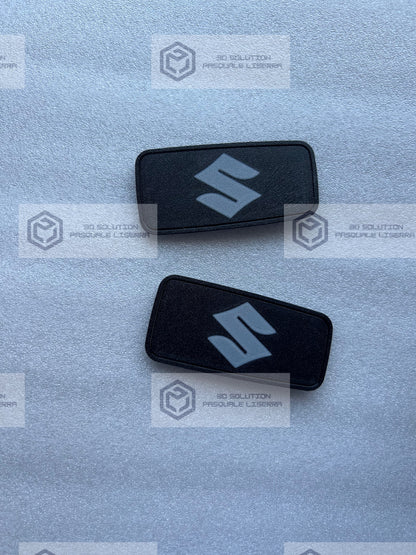 Coppia (2) di targhette laterali con logo per Suzuki Samurai