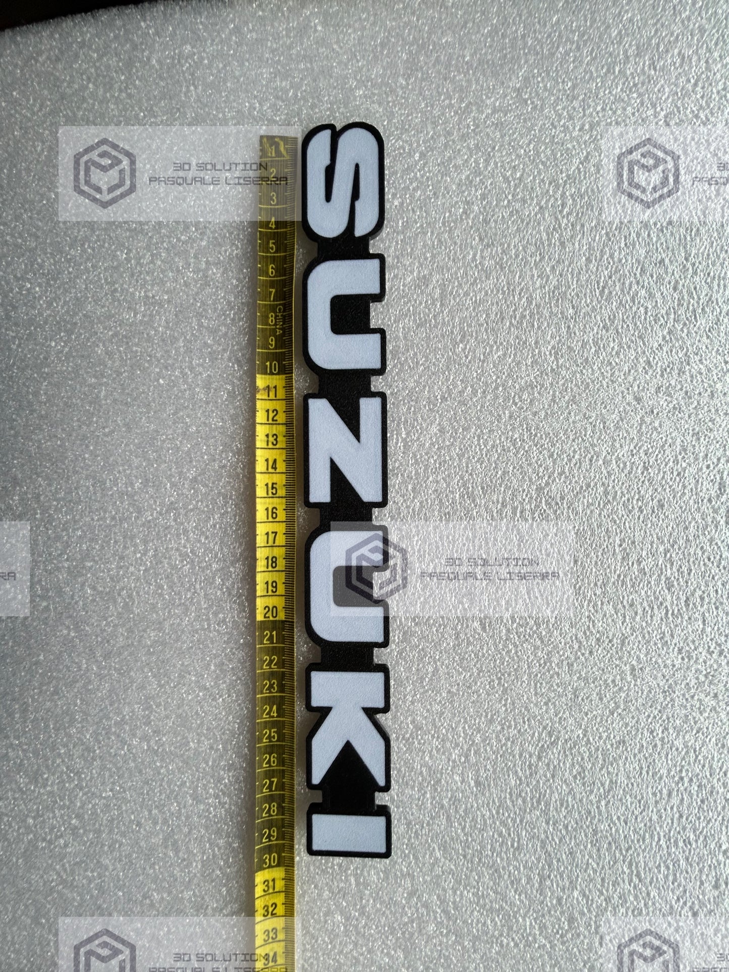 Fregio targhetta stemma per calandra per Suzuki Samurai Santana SJ410/SJ413