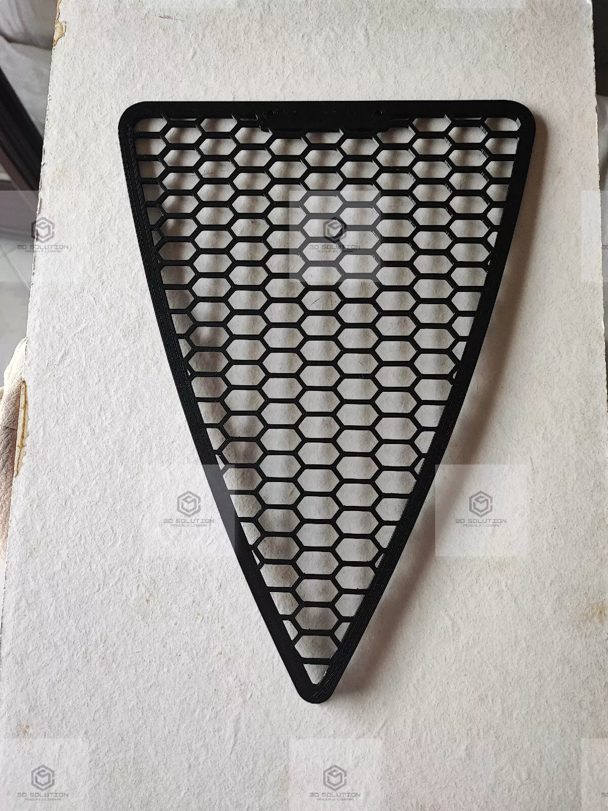 Griglia a nido d'ape per alfa romeo GT consente di mantenere la V cromata