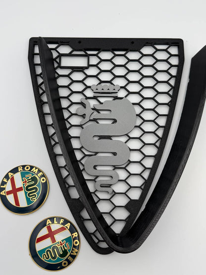 Griglia a nido d'ape con biscione e cornice a "V" per Alfa Romeo 159