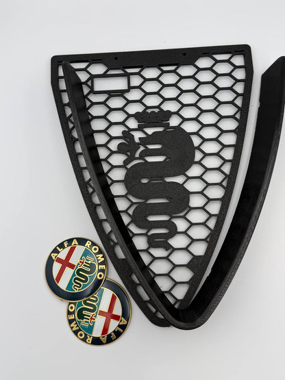 Griglia a nido d'ape con biscione e cornice a "V" per Alfa Romeo 159