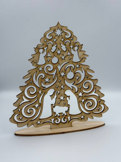 Albero di Natale in legno con Natività intagliata – Taglio laser artigianale 27 cm