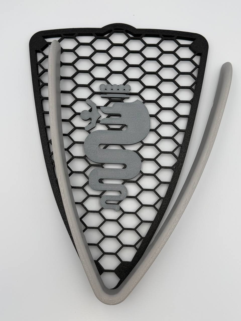 Griglia a nido d'ape con biscione e cornice a "V" per Alfa Romeo MiTo (2008-2015)
