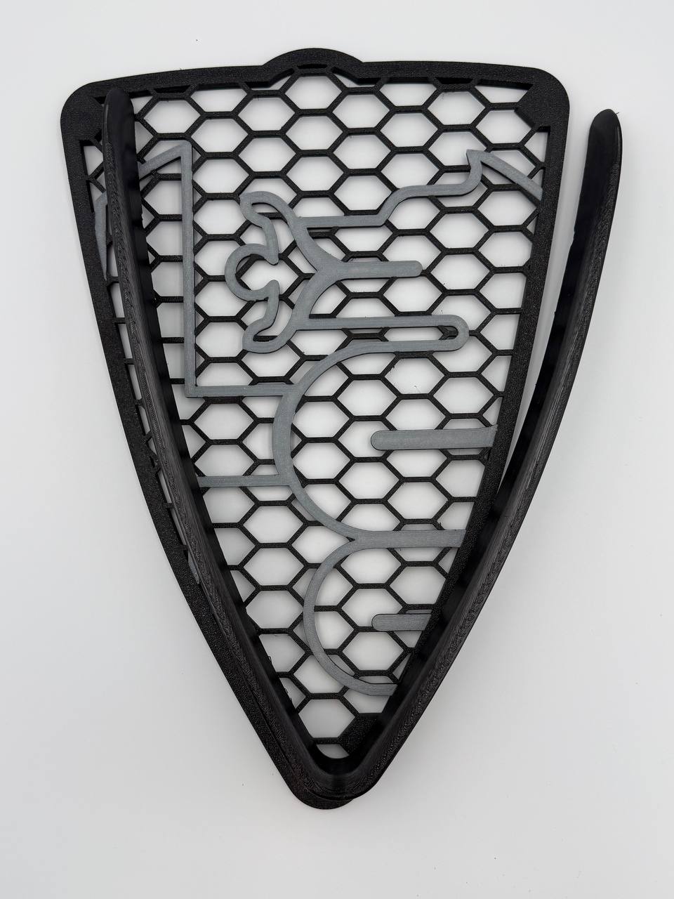 Griglia a nido d'ape con biscione stile junior e cornice a "V" per Alfa Romeo MiTo (2008-2015)
