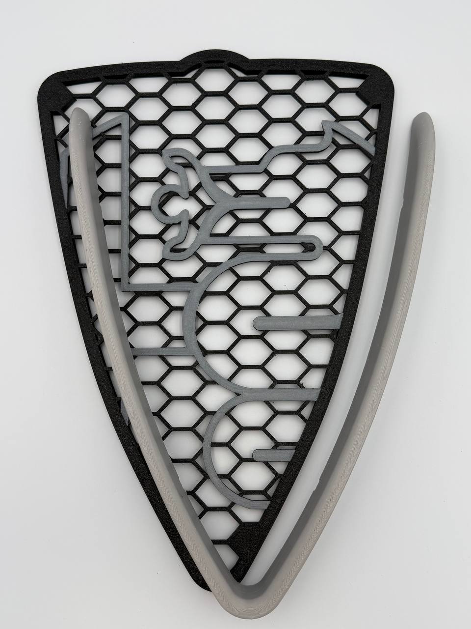 Griglia a nido d'ape con biscione stile junior e cornice a "V" per Alfa Romeo MiTo (2008-2015)