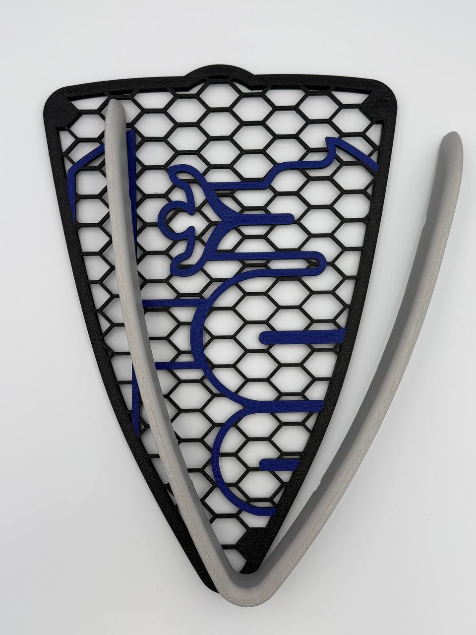 Griglia a nido d'ape con biscione stile junior e cornice a "V" per Alfa Romeo MiTo (2008-2015)