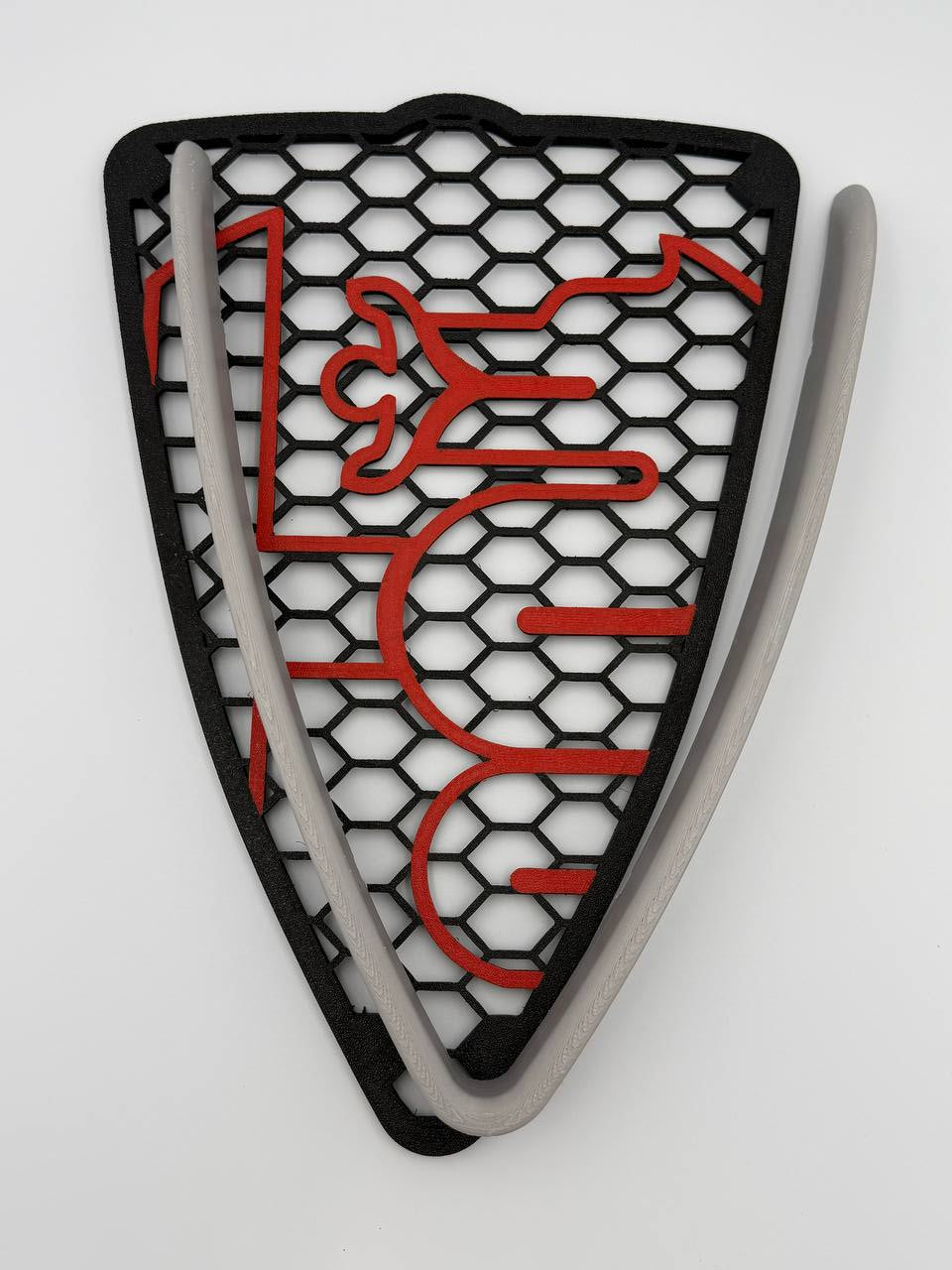 Griglia a nido d'ape con biscione stile junior e cornice a "V" per Alfa Romeo MiTo (2008-2015)
