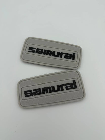 Coppia 2 Targhette Laterale Suzuki Samurai Fregio Logo