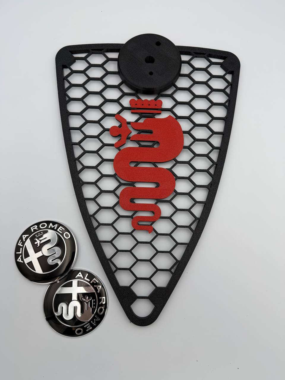 Griglia scudo A Nido D'Ape con inserti filettati Alfa Romeo Mito 2008-2015 con biscione e portalogo