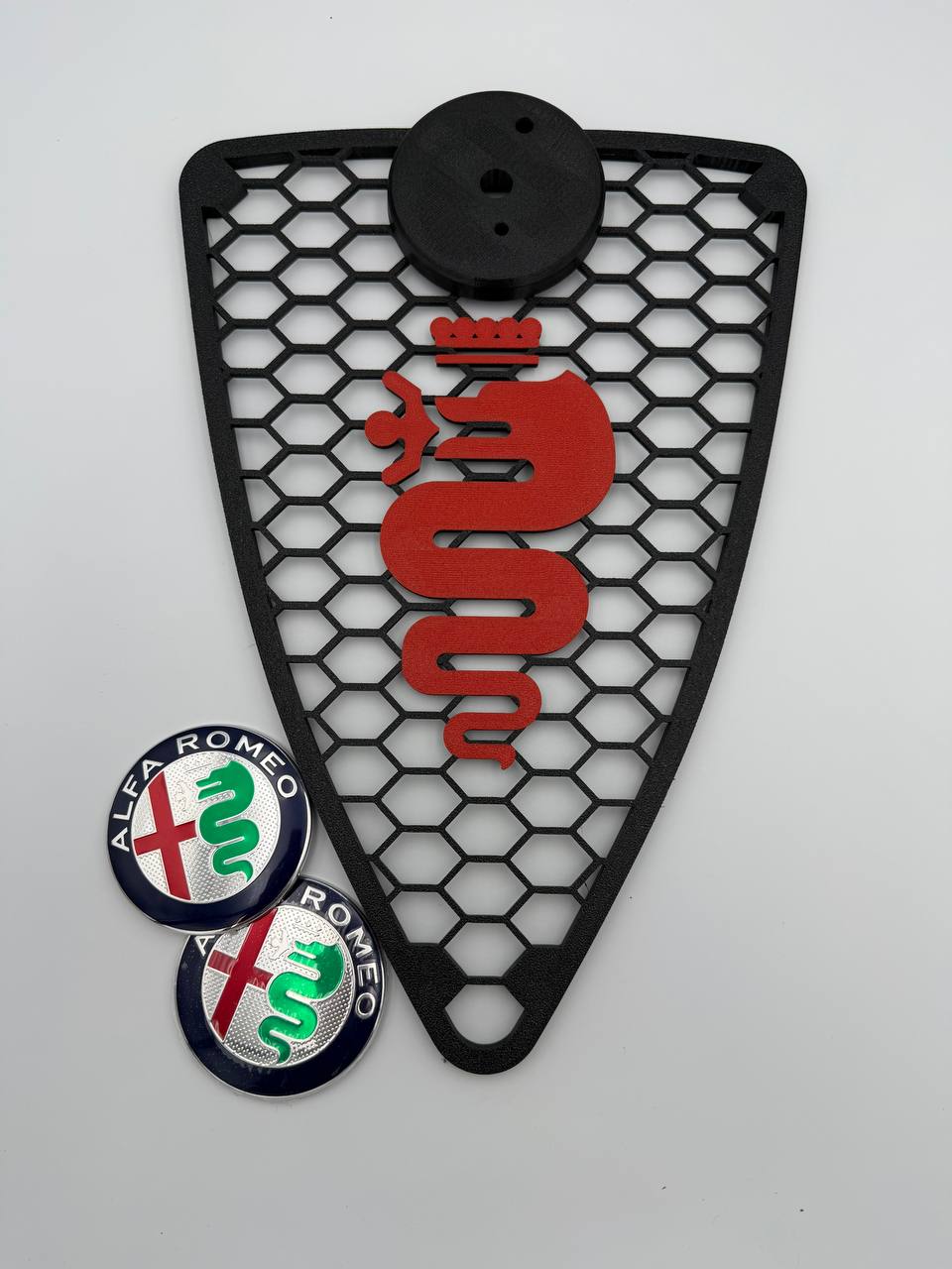Griglia scudo A Nido D'Ape con inserti filettati Alfa Romeo Mito 2008-2015 con biscione e portalogo