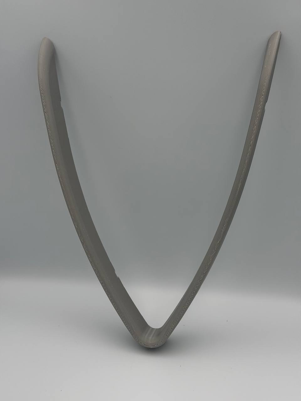 Bordo a "V" per griglia a nido d'ape dello scudo Alfa Romeo MiTo (2008-2015).