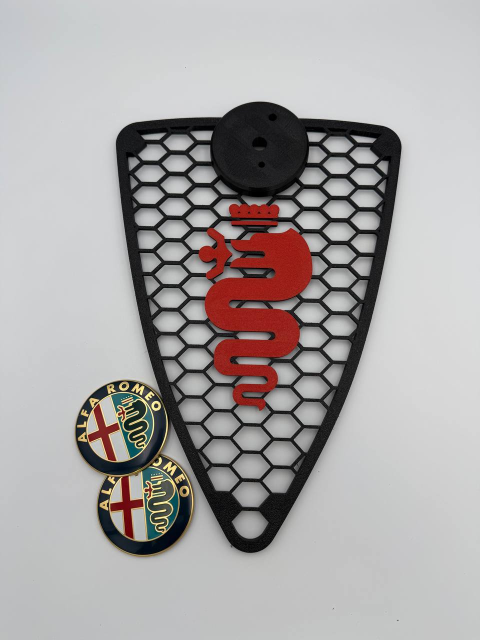 Griglia scudo A Nido D'Ape con inserti filettati Alfa Romeo Mito 2008-2015 con biscione e portalogo