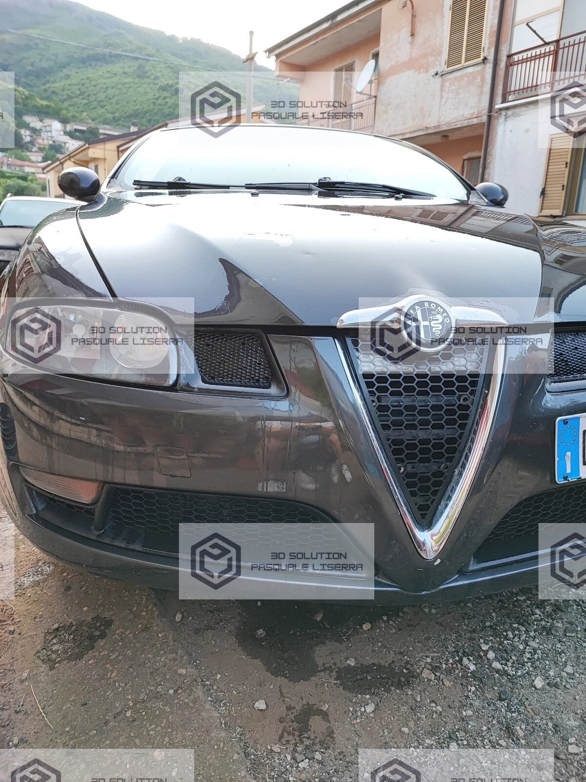 Griglia a nido d'ape per alfa romeo GT consente di mantenere la V cromata