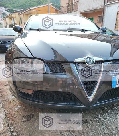 Griglia a nido d'ape per alfa romeo GT consente di mantenere la V cromata
